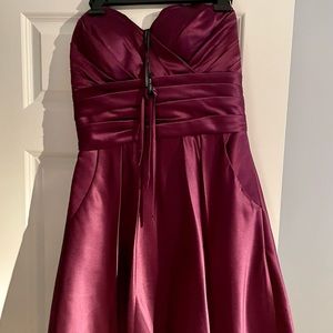 Short Burgundy Bridesmaid/Formal Dress